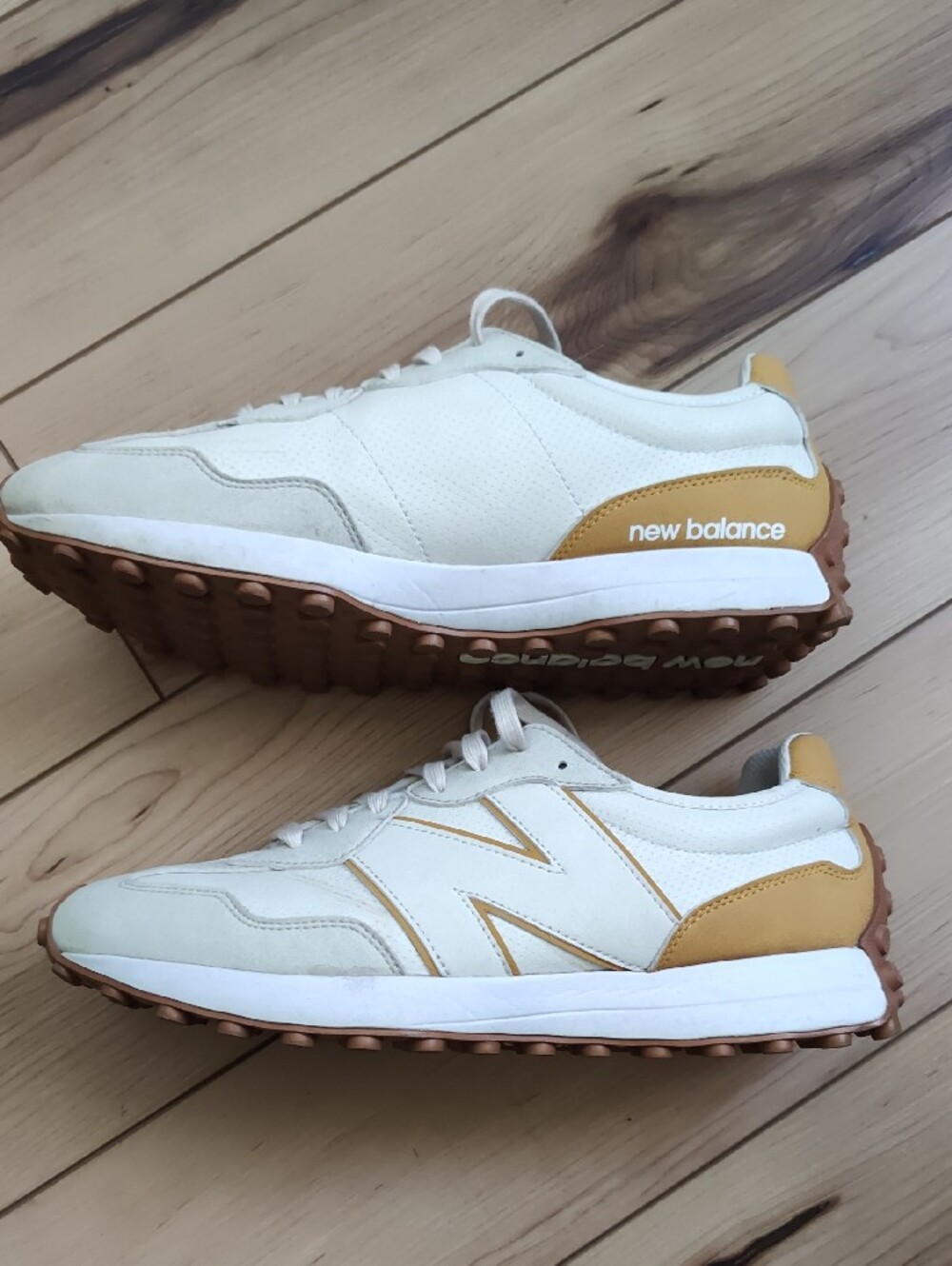 New Balance Women’s 327 Golf White Sneakers with Brown Accents size 10